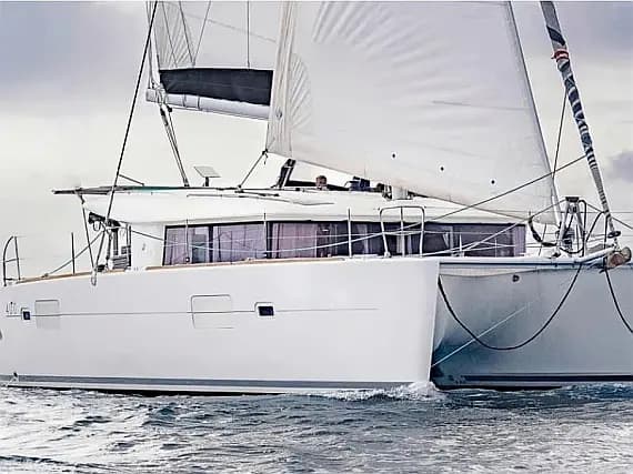 Lagoon 400 S2 in Ibiza / Santa Eulària des Riu / Marina Santa Eulalia - Photo 1