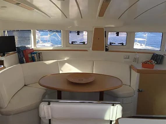 Lagoon 440 in Naples / Darsena Acton - Photo 3