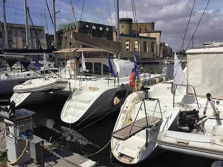Lagoon 440 in Naples / Darsena Acton - Photo 4