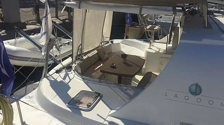 Lagoon 440 in Naples / Darsena Acton - Photo 4