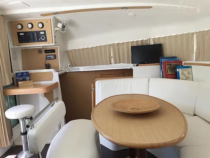 Lagoon 440 in Naples / Darsena Acton - Photo 5