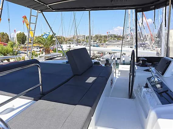 תוכנית הסיפון של Lagoon 46 in Athens / Alimos Marina