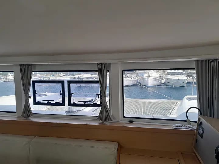 Lagoon 42 in Hyeres - Photo 3