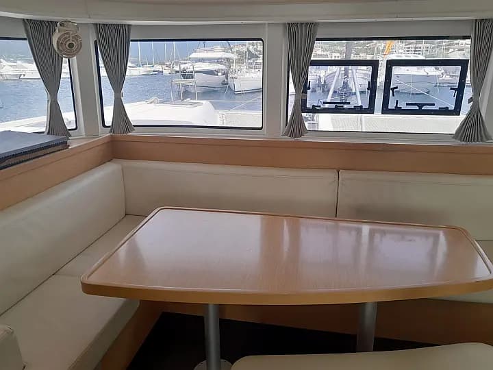 Lagoon 42 in Hyeres - Photo 4