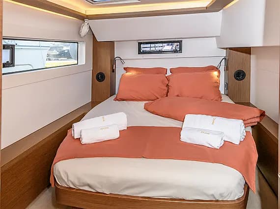 Lagoon 46 in Paros port - Photo 3