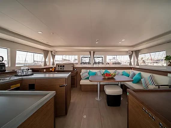 Lagoon 450 Fly in Athens / Alimos Marina - Photo 2