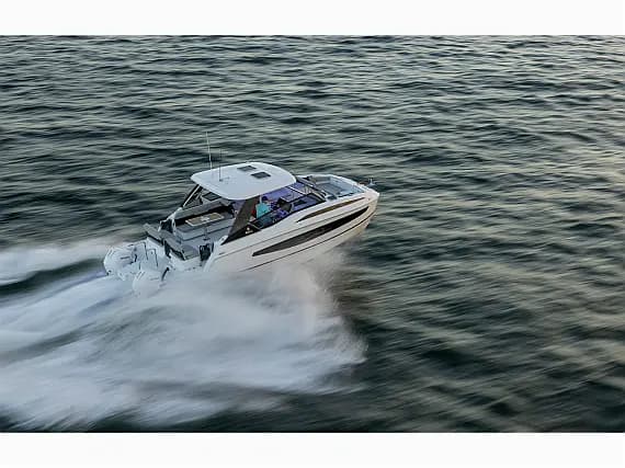 Aquila 32 Sport in Corsica / Ajaccio / Port Tino Rossi - Photo 2