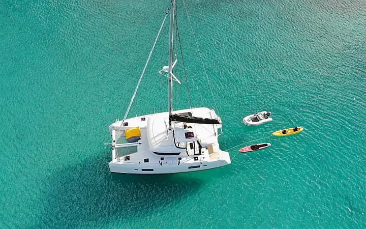 Lagoon 42 in Paros port - Photo 5