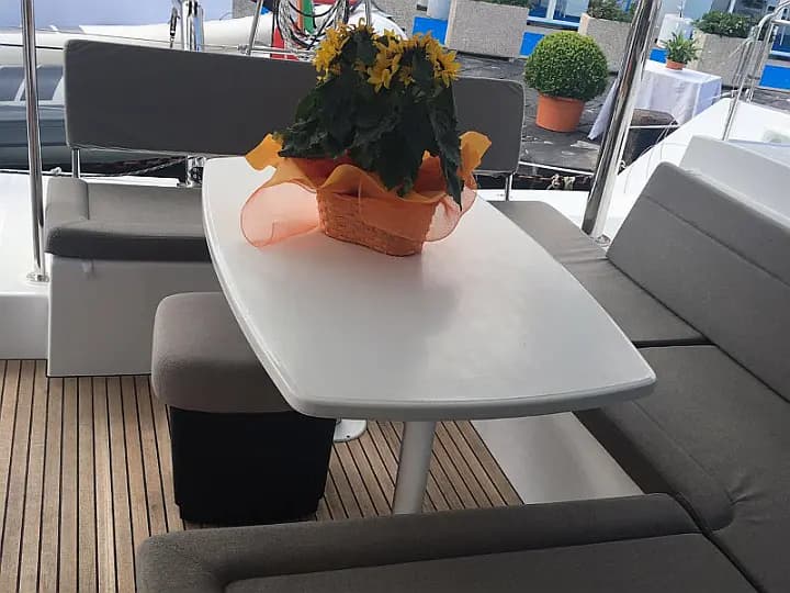 Lagoon 450 in Rome / Marina di Nettuno - Photo 4