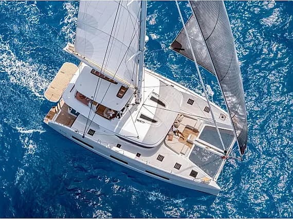 Lagoon 55 in Guadeloupe / Pointe-à-Pitre / Marina Bas-du-Fort - image 1