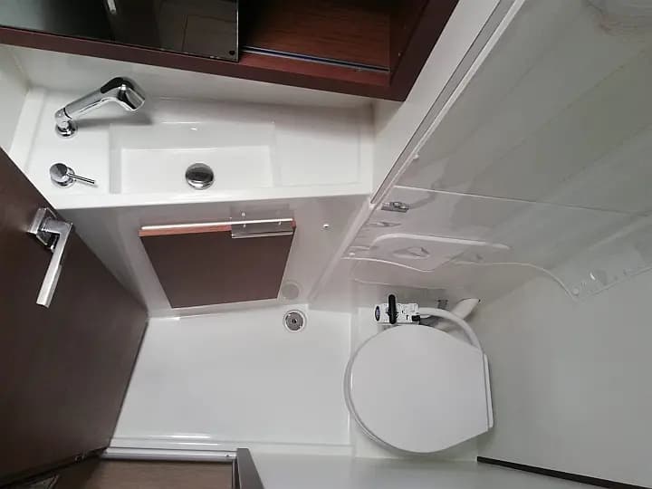 Lagoon 40 in Dubrovnik / ACI Marina Dubrovnik - Photo 5