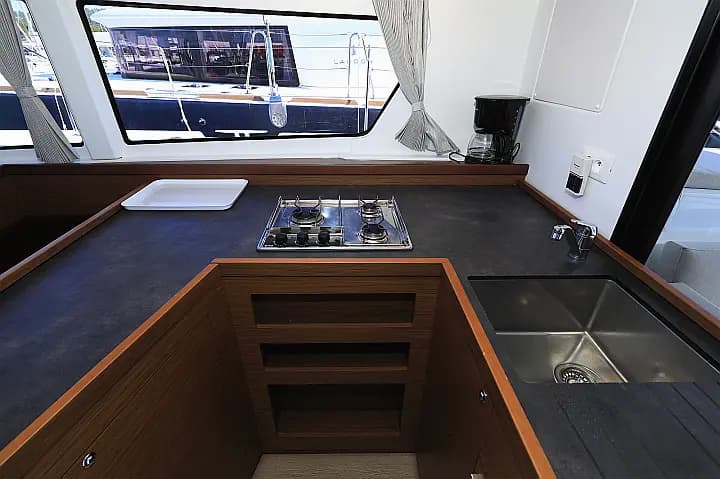 Lagoon 42 in Sukošan / D-Marin Dalmacija Marina - Photo 4