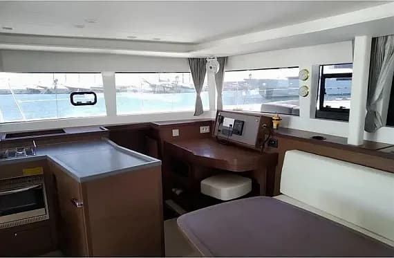 Lagoon 450 Fly in Athens / Alimos Marina - Photo 2