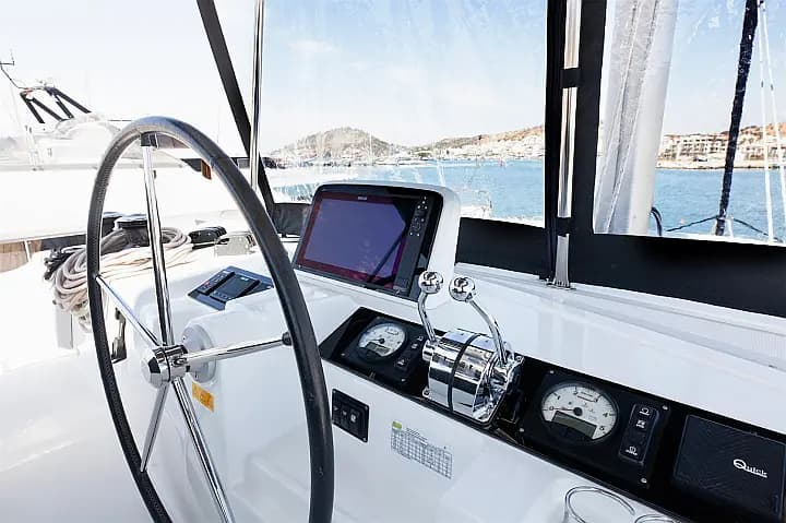 Lagoon 46 in Athens / Alimos Marina - Photo 4