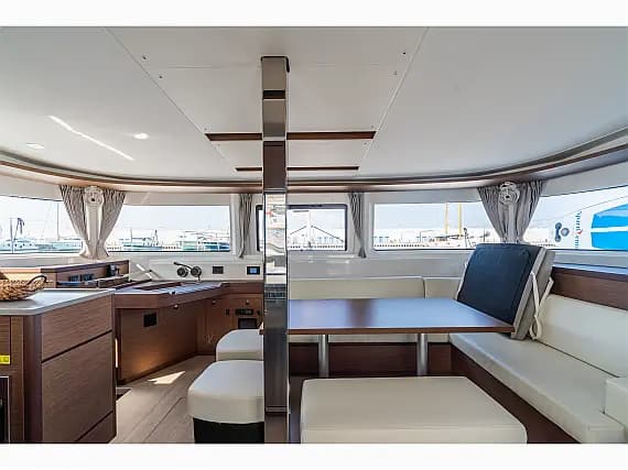 Lagoon 46 in Sicily / Capo d'Orlando Marina - Photo 3