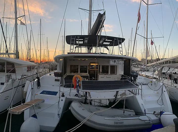 Lagoon 450 Fly in Athens / Alimos Marina - image 1