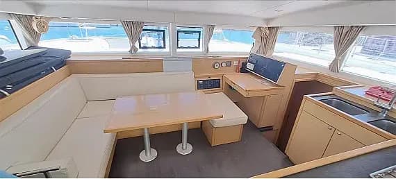 Lagoon 400 S2 in Guadeloupe / Pointe-à-Pitre / Marina Bas-du-Fort - Photo 2