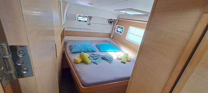 Lagoon 400 S2 in Guadeloupe / Pointe-à-Pitre / Marina Bas-du-Fort - Photo 3
