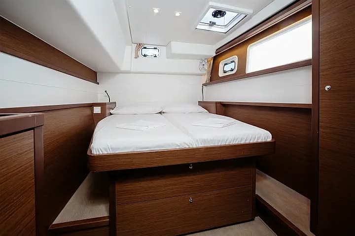 Lagoon 450 in Sardinia / Olbia / Marina di Olbia - Photo 3