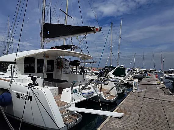 תוכנית הסיפון של Lagoon 40 in Procida / Marina di Procida