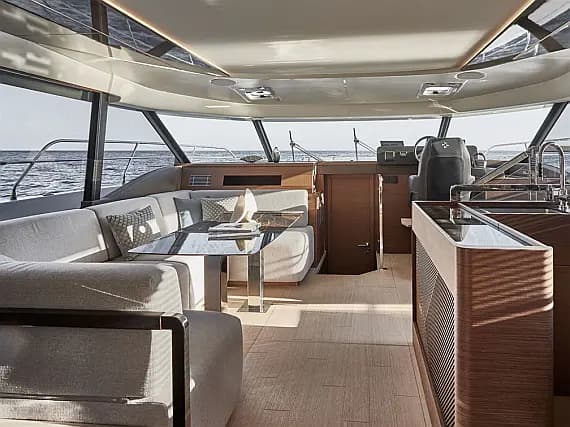 Prestige M48 in Torre Annunziata / Marina di Torre Annunziata - Photo 3