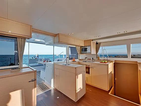 Lagoon 450 Fly in Athens / Alimos Marina - Photo 3