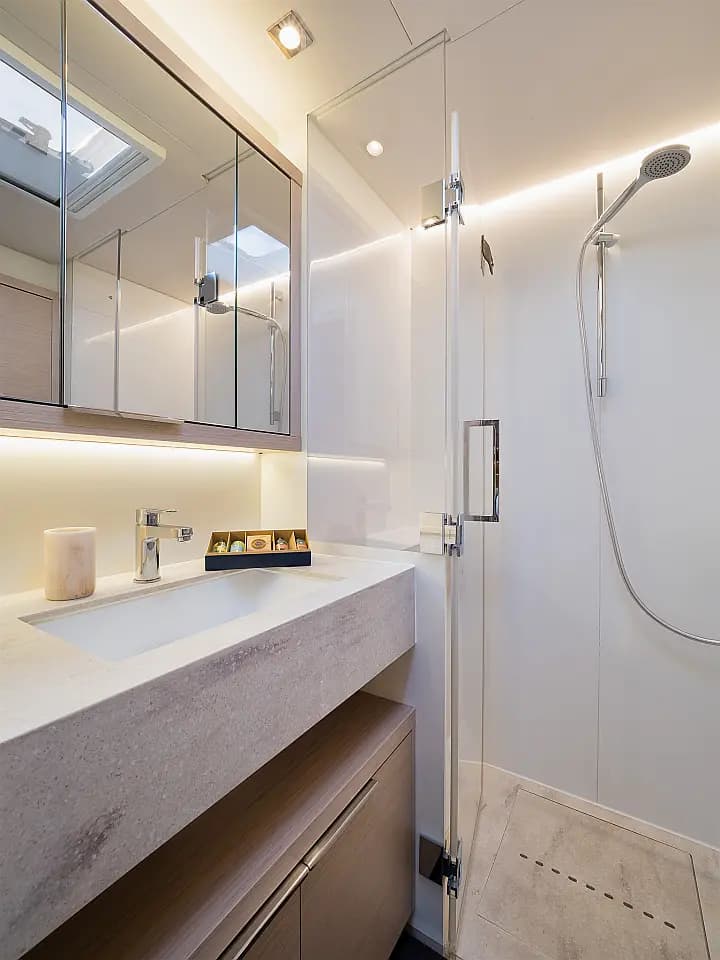 Lagoon 55 in Kaštel Gomilica / Marina Kaštela - Photo 4