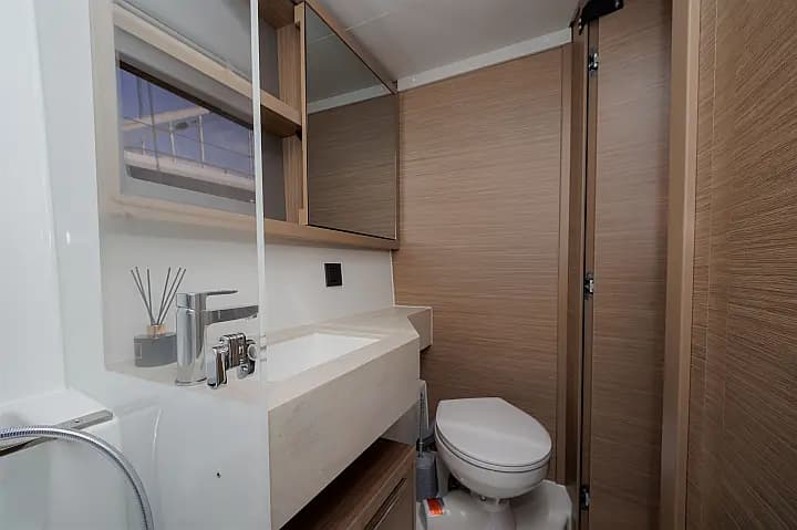 Lagoon 46 in Athens / Alimos Marina - Photo 4