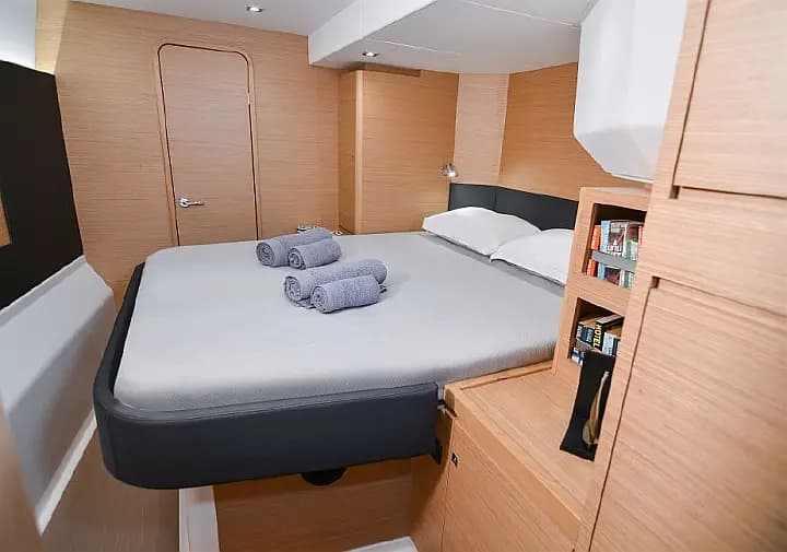 Dufour Catamaran 48 in Sicily / Capo d'Orlando Marina - Photo 4
