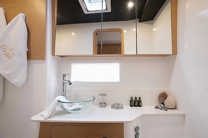 Dufour Catamaran 48 in Athens / Alimos Marina - Photo 5