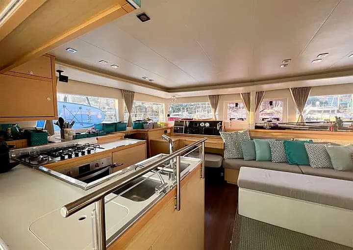 Lagoon 450 Fly in Naples / Darsena Acton - Photo 4