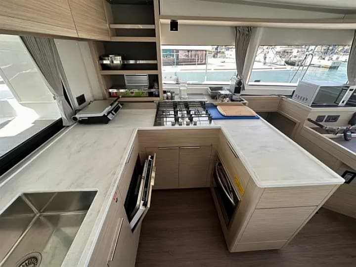 Lagoon 46 in Sukošan / D-Marin Dalmacija Marina - Photo 3