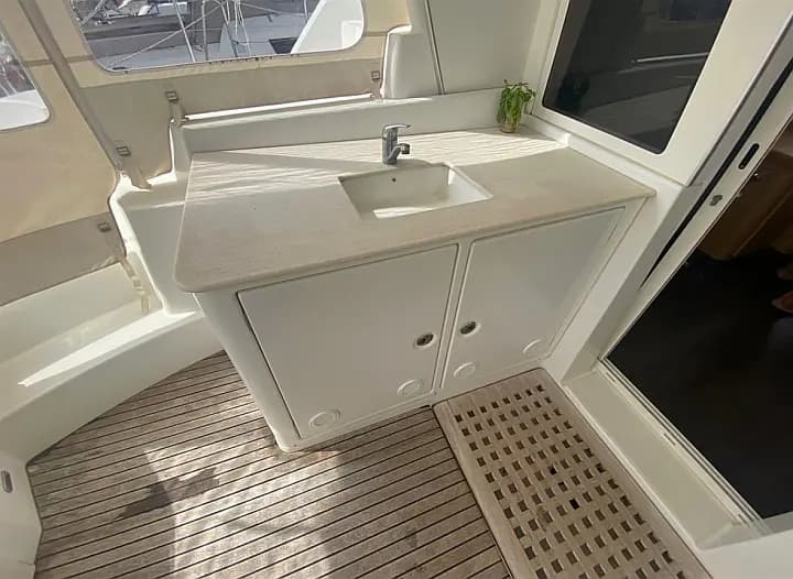 Lagoon 440 in Rome / Marina di Nettuno - Photo 3