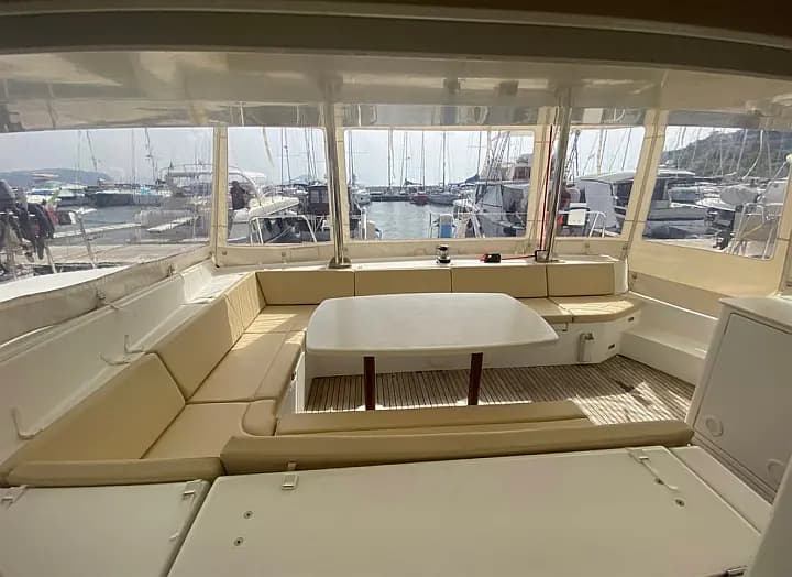 Lagoon 440 in Rome / Marina di Nettuno - Photo 4