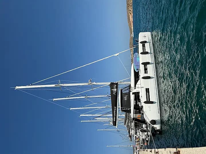 Lagoon 46 in Paros port - Photo 4