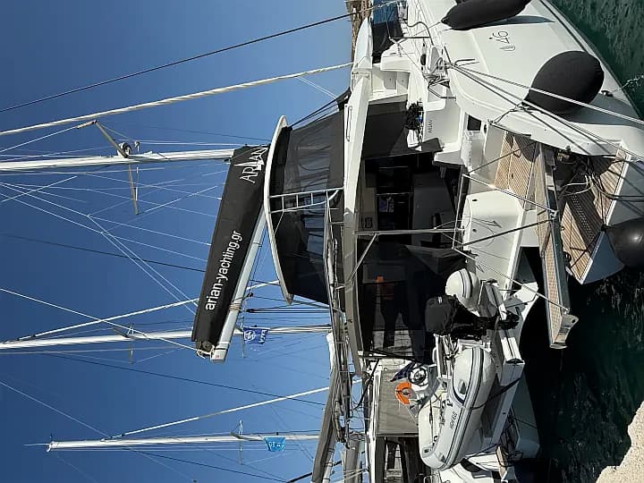 Lagoon 46 in Paros port - Photo 5