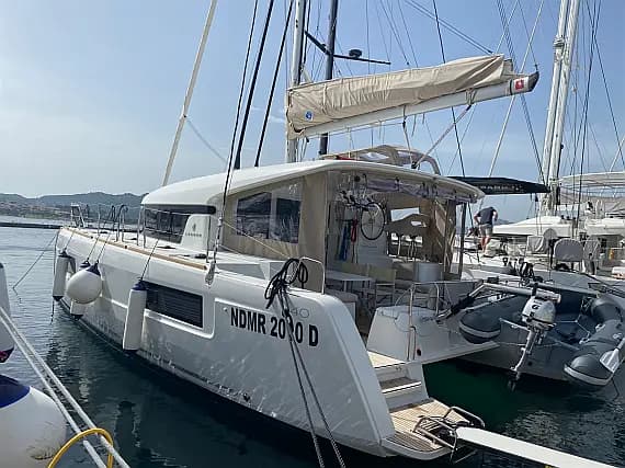 Lagoon 40 in Sardinia / Portisco / Cala dei Sardi - Photo 1