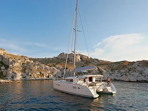 Lagoon 400 S2 in Athens / Alimos Marina - Photo 1