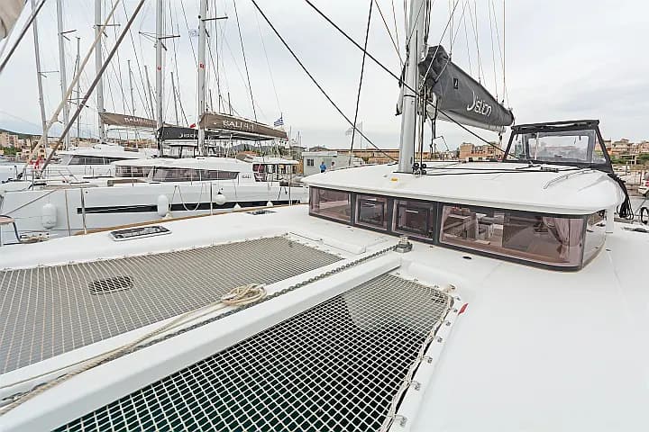 Lagoon 400 S2 in Lavrion Main Port - Photo 1