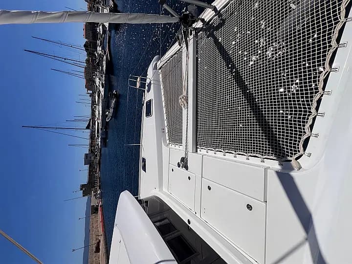 Lagoon 42 in Corsica / Ajaccio / Port Tino Rossi - Photo 5
