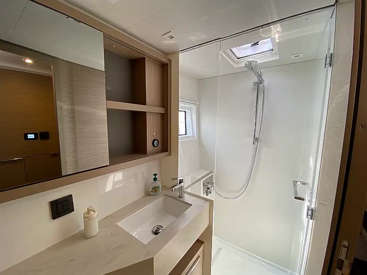 Lagoon 46 in Athens / Alimos Marina - Photo 5