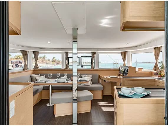 Lagoon 42 in La Spezia / Porto Mirabello - Photo 2