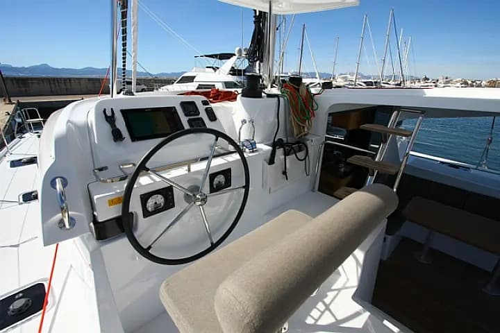 Lagoon 42 in La Spezia / Porto Mirabello - Photo 3