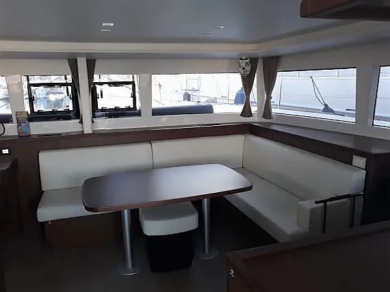 Lagoon 450 Fly in Athens / Alimos Marina - Photo 3