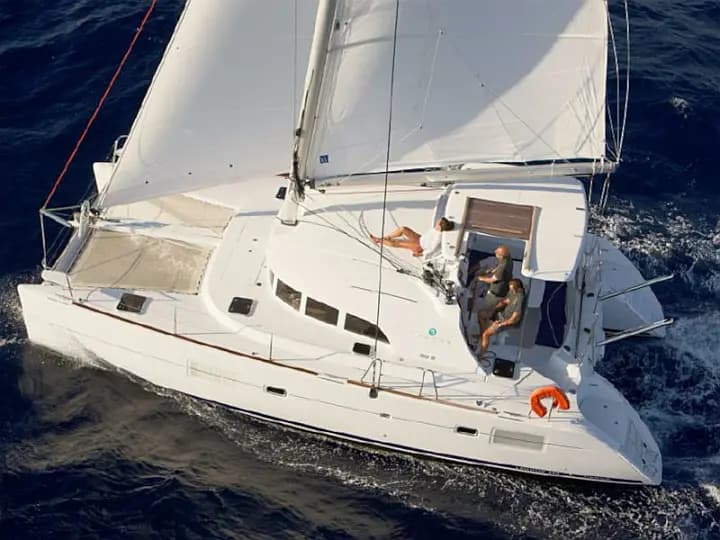Lagoon 380 in Salerno / Marina d'Arechi - Photo 4