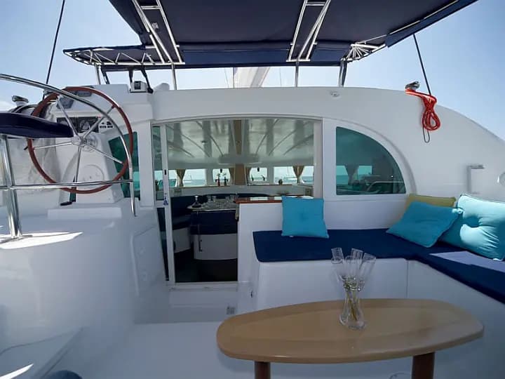 Lagoon 380 in Salerno / Marina d'Arechi - Photo 4