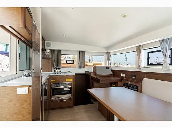 Lagoon 40 in Sicily / Furnari / Marina Portorosa - Photo 2