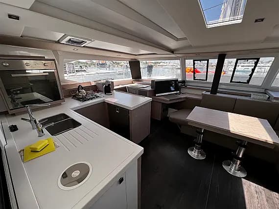 Astréa 42 in Sukošan / D-Marin Dalmacija Marina - Photo 3