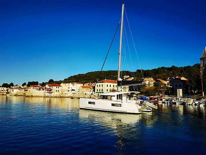 Lagoon 40 in Sukošan / D-Marin Dalmacija Marina - Photo 5