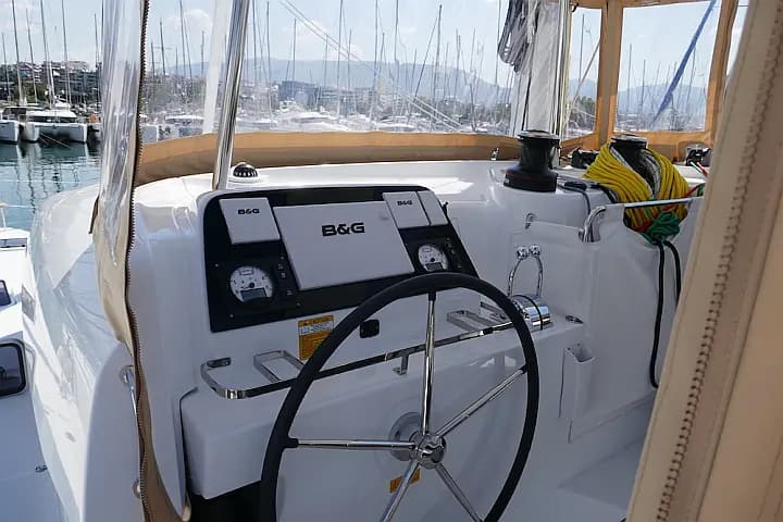 Lagoon 42 in Lavrion Main Port - Photo 3